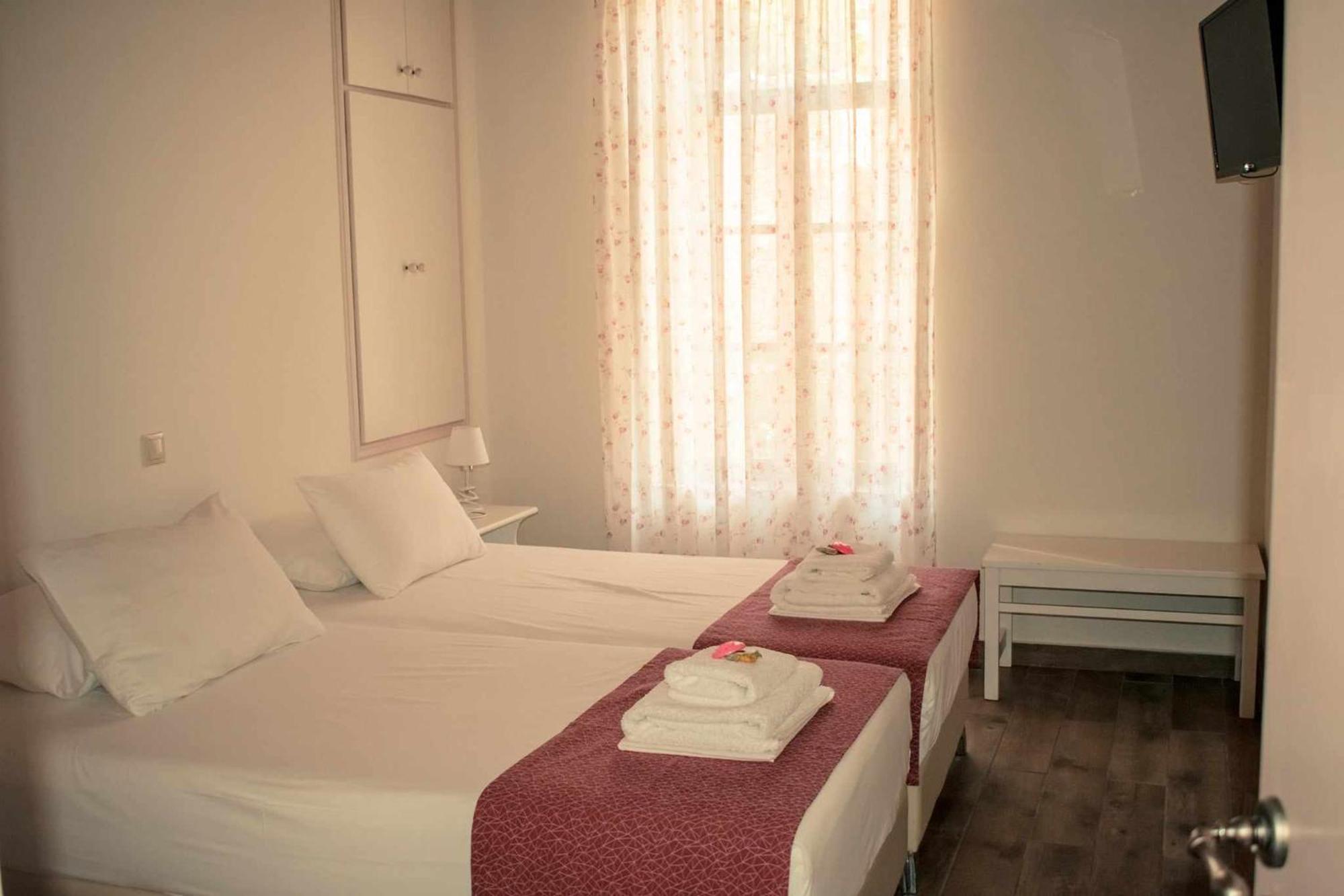 Hotel Kleanthe Chalki Town Exterior foto