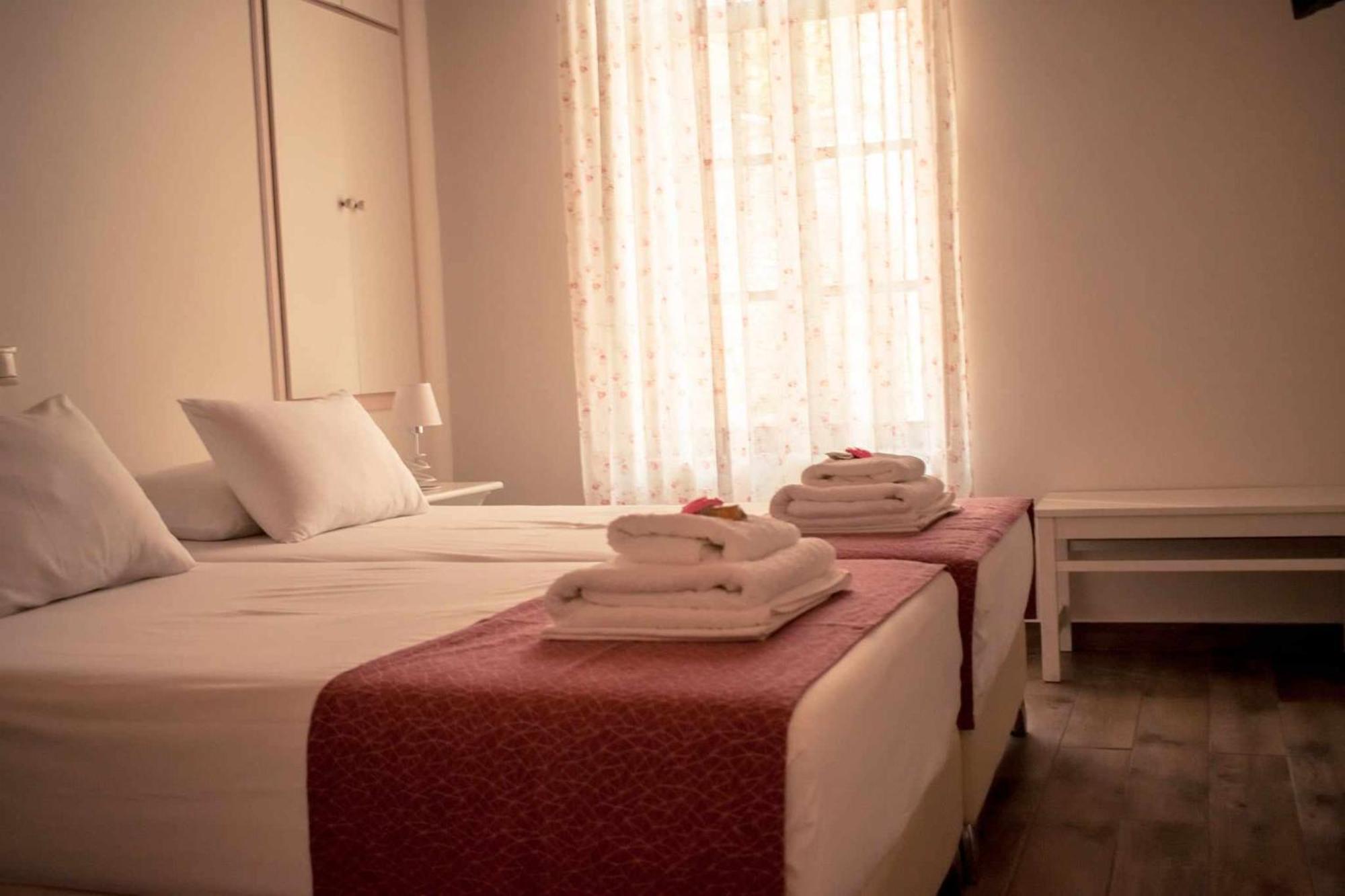 Hotel Kleanthe Chalki Town Exterior foto